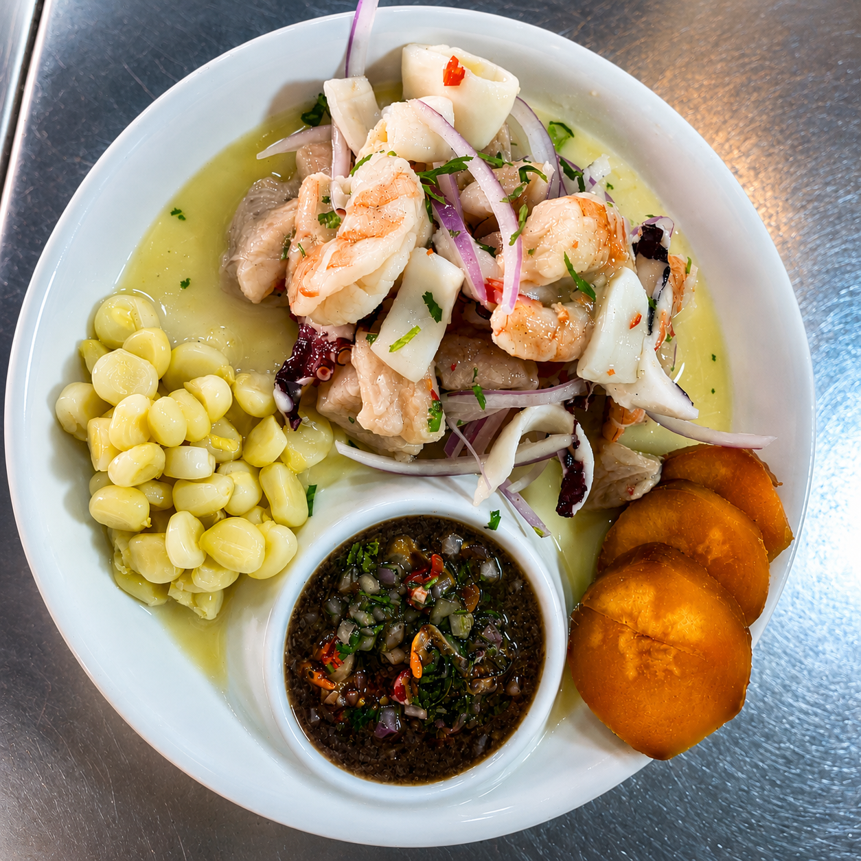 Ceviche Mixto con Conchas Negras